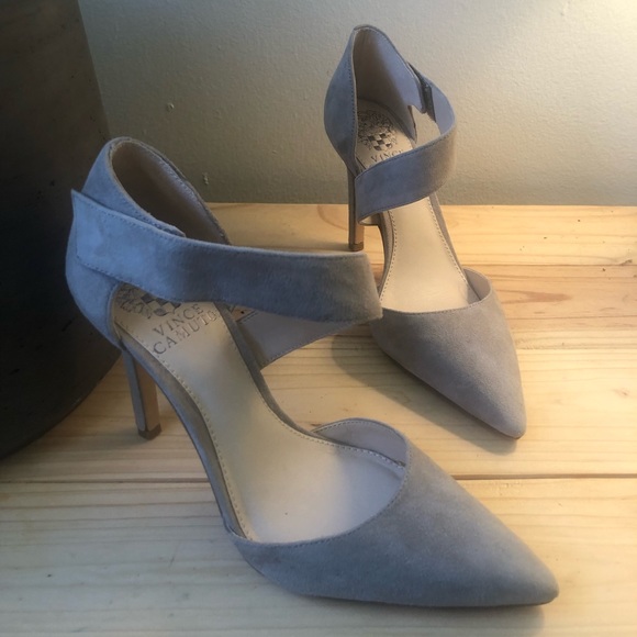 4.5 Vince Camuto Carlotte Heels - Picture 2 of 6